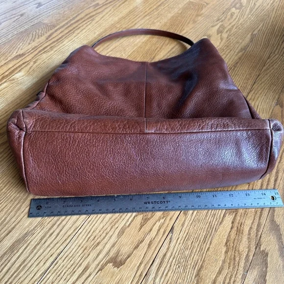✨ Coach Madison Pebbled Leather Shoulder Bag – Chic, Soft Leather Classic ✨